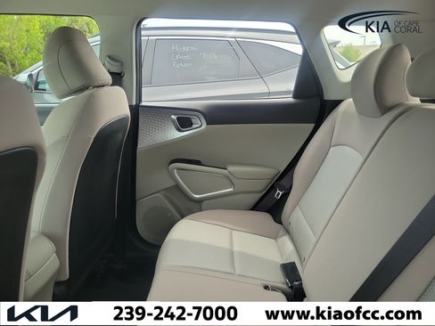 Certified 2023 Kia Soul LX w/ LX Technology Package FWD image 8