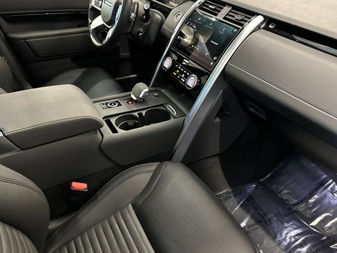 Used 2023 Land Rover Discovery S R-Dynamic image 32