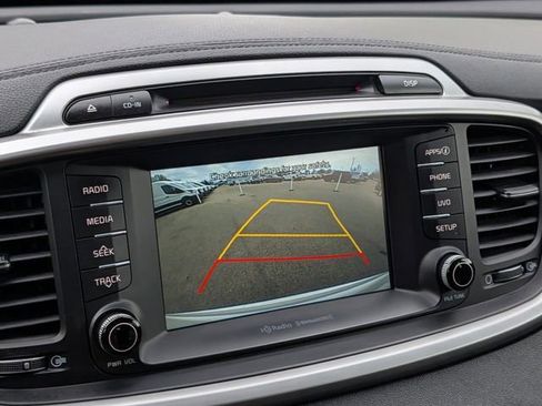 Used 2018 Kia Sorento FWD image 19