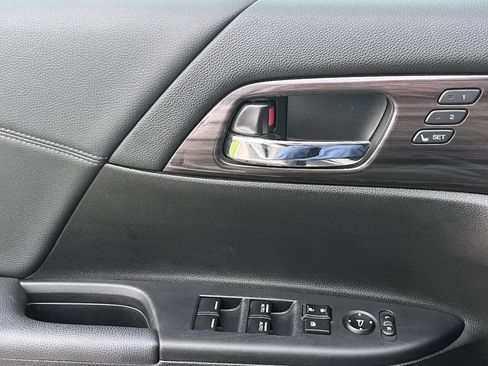 Used 2017 Honda Accord Touring image 36