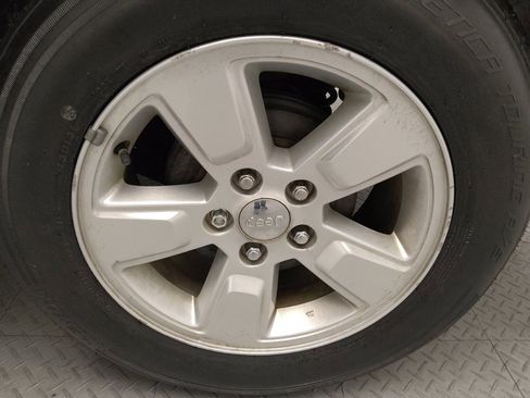 Used 2017 Jeep Compass Latitude image 31