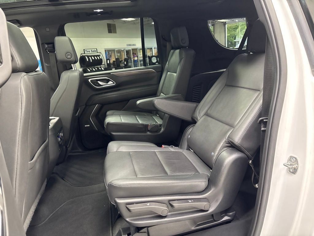 Used 2022 Chevrolet Suburban LT AWD/4WD image 39