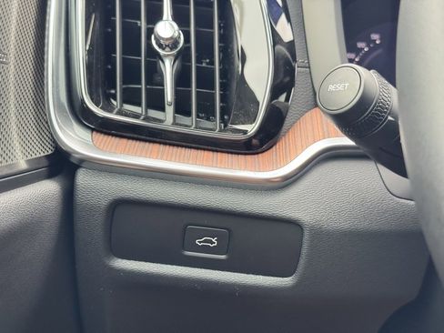 New 2026 Volvo V60 B5 Cross Country Ultra w/ Climate Package image 18