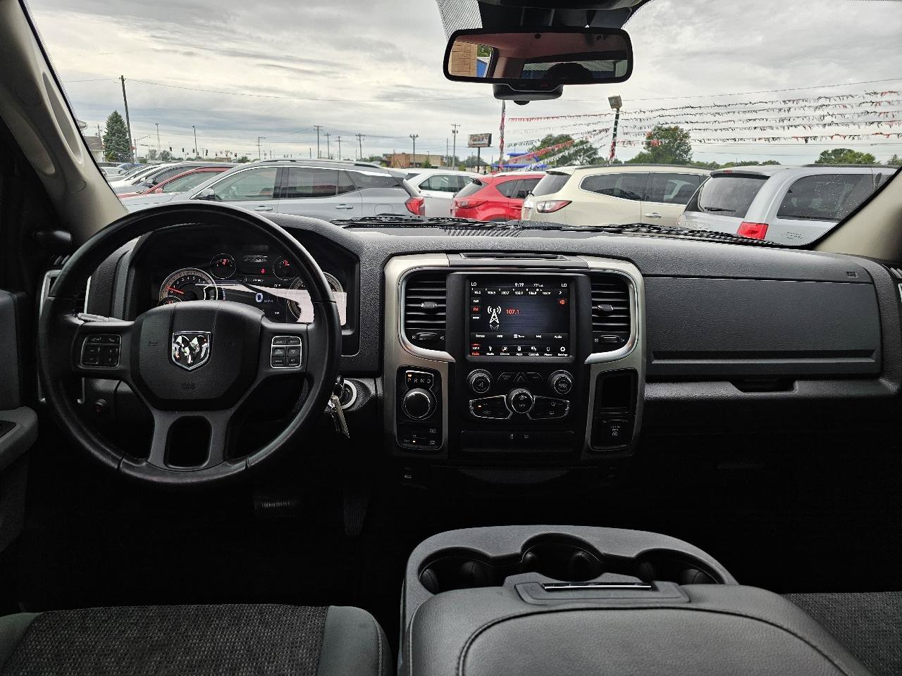 Used 2019 RAM 1500 Classic SLT w/ Luxury Group AWD/4WD image 3