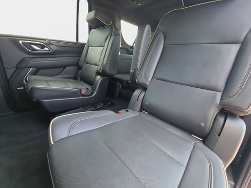 Used 2021 Chevrolet Suburban Premier w/ Premium Package AWD/4WD image 16
