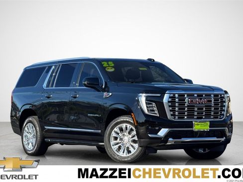 Used 2025 GMC Yukon XL Denali image 1
