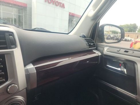 Used 2020 Toyota 4Runner Limited AWD/4WD image 19