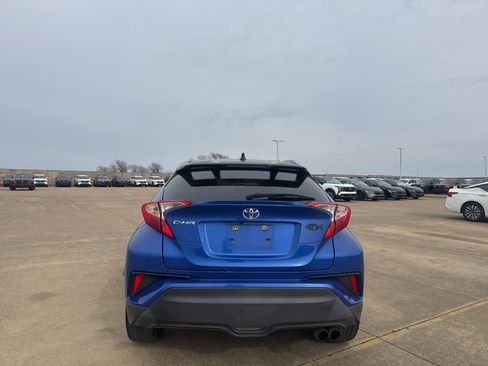 Used 2020 Toyota C-HR XLE image 19