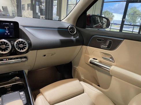 Certified 2022 Mercedes-Benz GLA 250 image 4