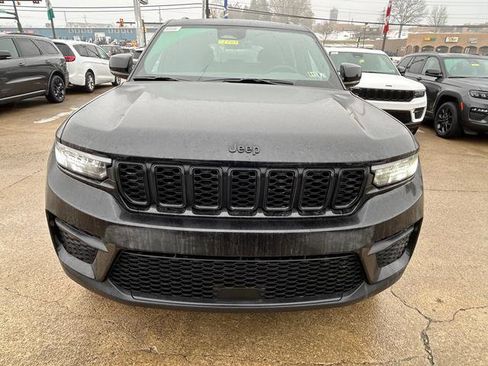 New 2025 Jeep Grand Cherokee 4WD image 3