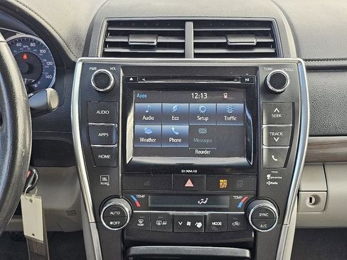 Used 2017 Toyota Camry XLE image 32