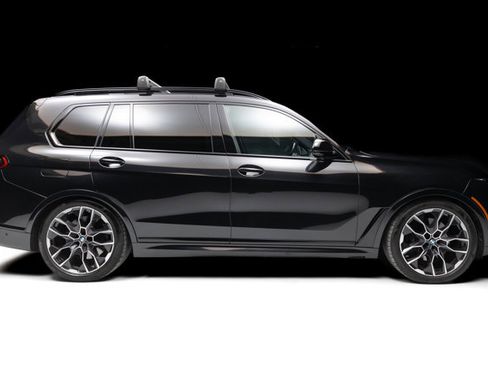 Used 2023 BMW X7 M60i w/ Executive Package image 2