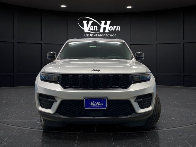 Used 2023 Jeep Grand Cherokee Altitude AWD/4WD image 8