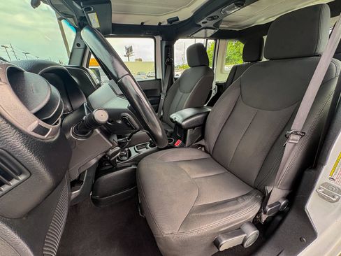 Used 2017 Jeep Wrangler Unlimited Sport w/ Connectivity Group AWD/4WD image 23