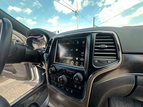 Used 2017 Jeep Grand Cherokee Limited AWD/4WD image 31