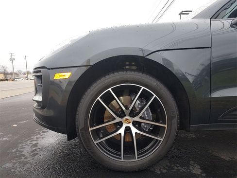 Used 2022 Porsche Macan image 16