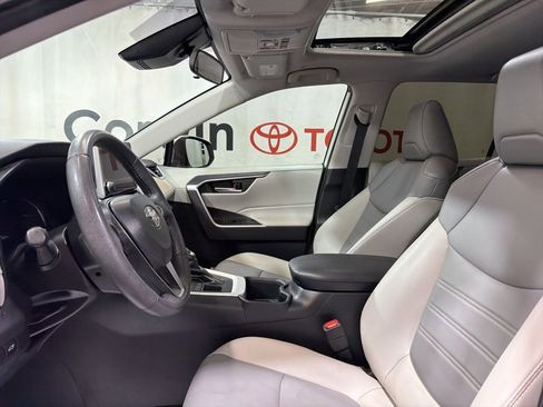 Used 2023 Toyota RAV4 XLE Premium image 23