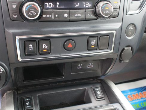 Used 2022 Nissan Titan SV w/ SV Convenience Package AWD/4WD image 27
