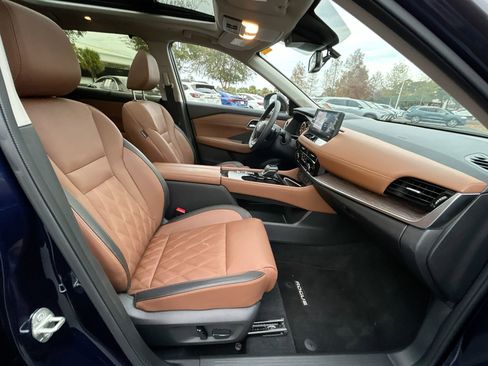 Used 2025 Nissan Rogue Platinum w/ Platinum Premium Package image 21