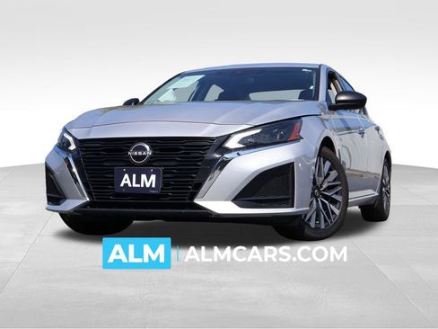 Used 2024 Nissan Altima 2.5 SV FWD image 1