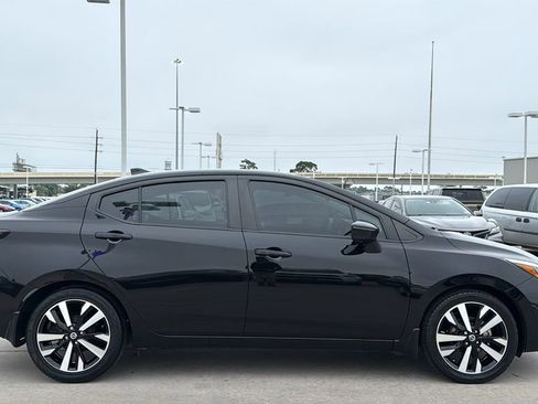 Used 2022 Nissan Versa SR w/ Convenience Package FWD image 6