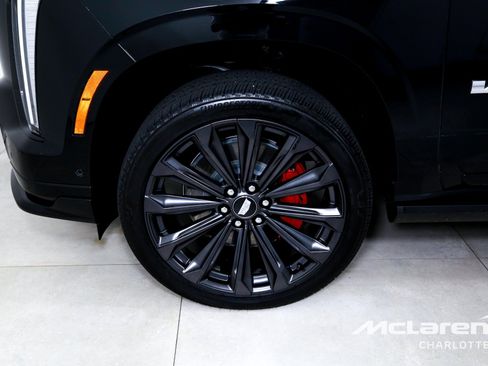 Used 2025 Cadillac Escalade V AWD/4WD image 42