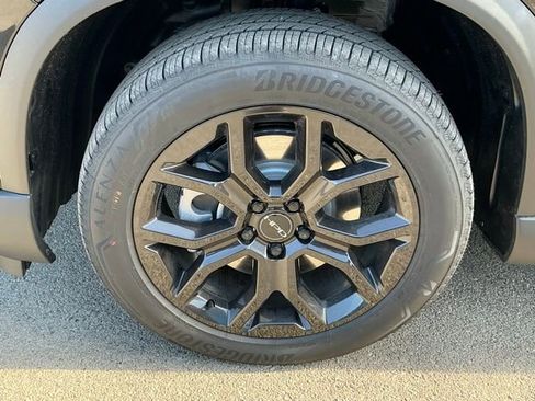 New 2025 Honda Pilot Touring image 5