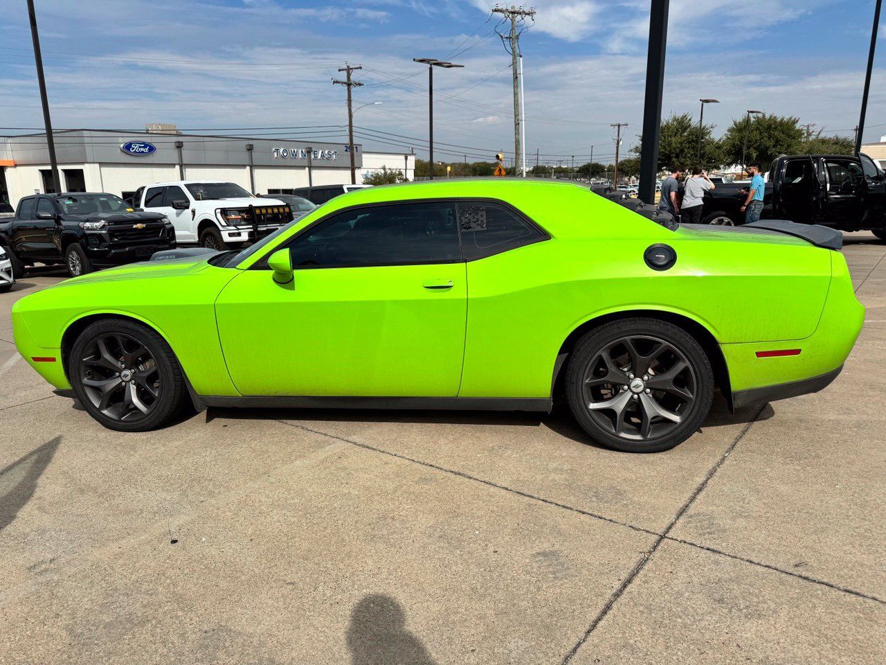 Used 2015 Dodge Challenger R/T RWD image 3