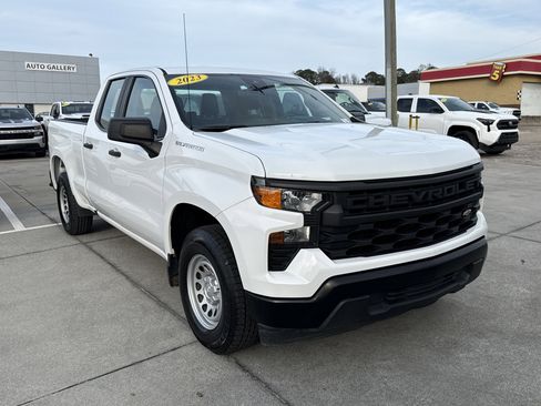Used 2023 Chevrolet Silverado 1500 W/T w/ Trailering Package image 3