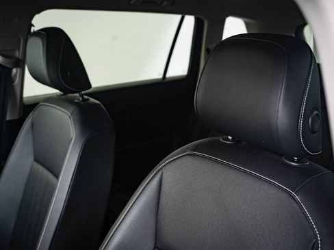 Used 2022 Volkswagen Tiguan SE image 18