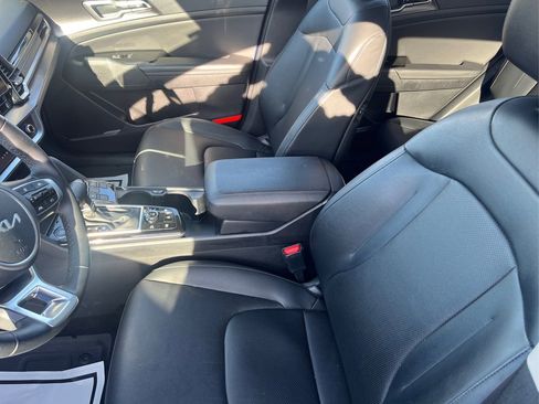 Used 2024 Kia Sportage EX image 12