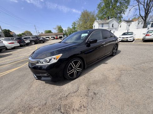 Used 2017 Honda Accord Sport image 33