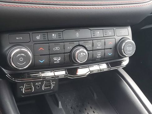 Used 2025 Dodge Durango R/T w/ Blacktop Package AWD/4WD image 28