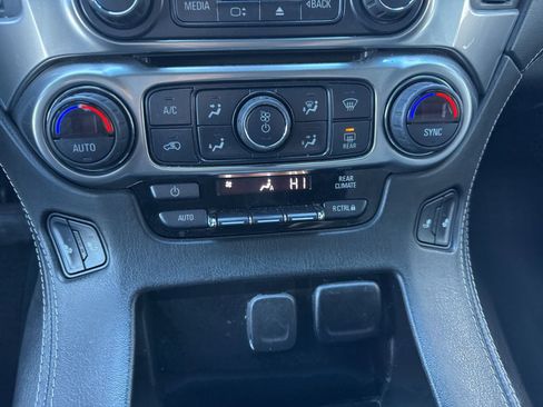 Used 2019 Chevrolet Suburban LT image 28