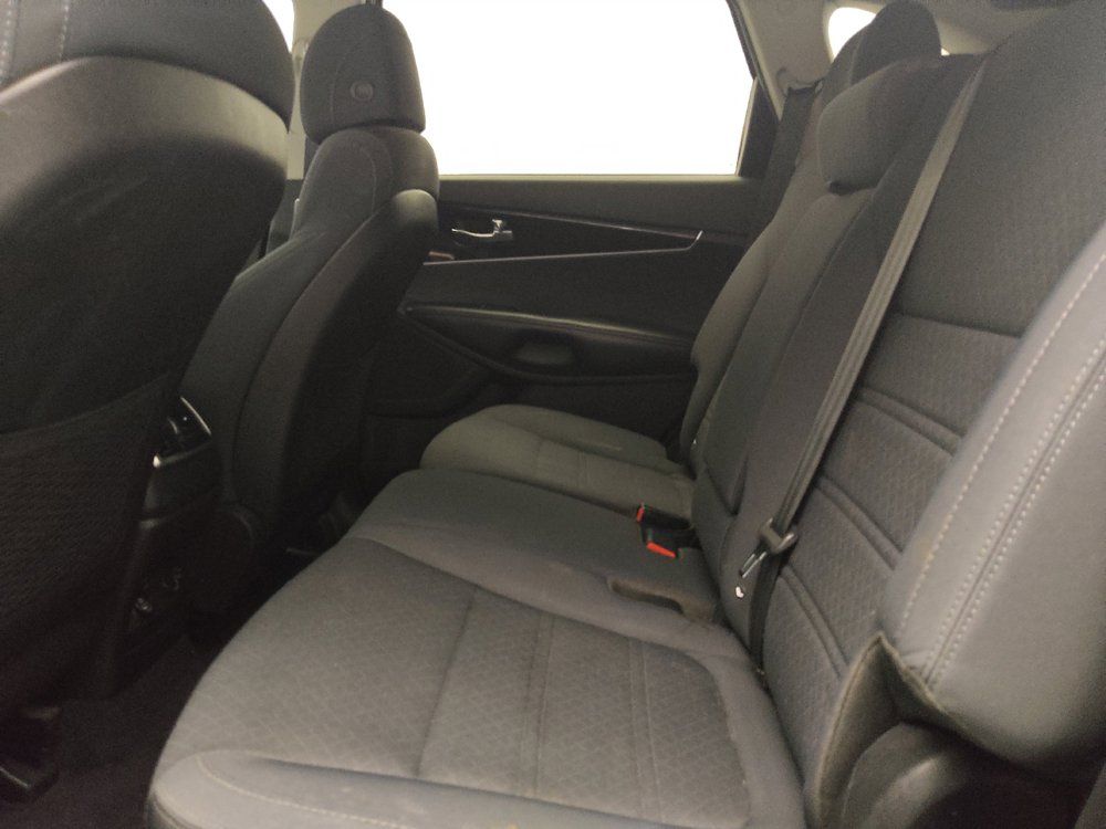 Used 2017 Kia Sorento AWD image 18