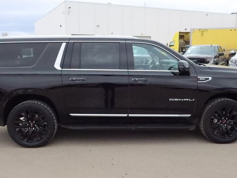 Certified 2024 GMC Yukon XL Denali AWD/4WD image 8