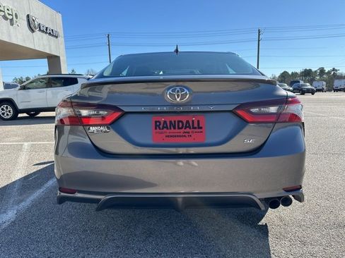 Used 2024 Toyota Camry SE image 6