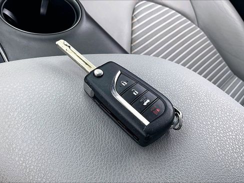 Used 2023 Toyota Camry SE image 34