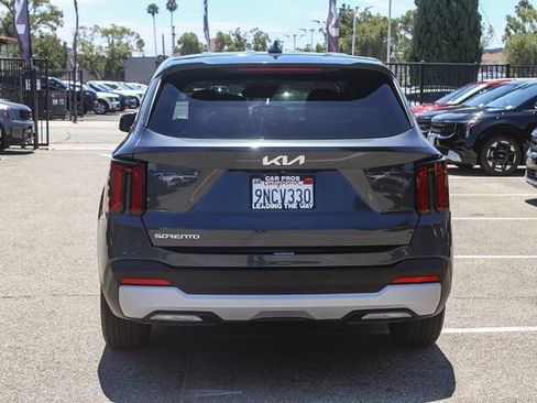 Certified 2024 Kia Sorento LX FWD image 9