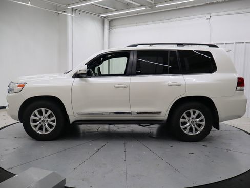 Used 2020 Toyota Land Cruiser image 9