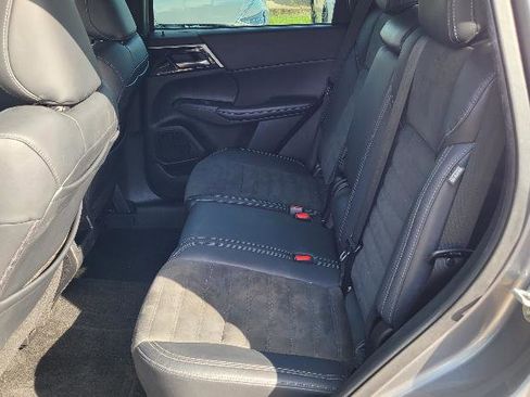 Used 2022 Mitsubishi Outlander SE image 10