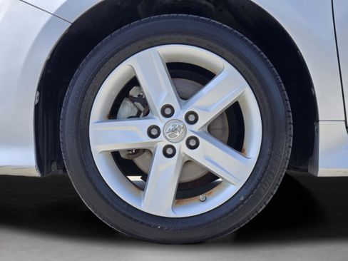 Used 2012 Toyota Camry SE FWD image 30