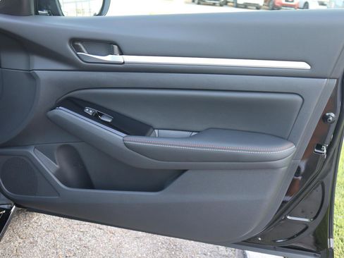 New 2025 Nissan Altima 2.5 SR w/ SR Premium Package image 41