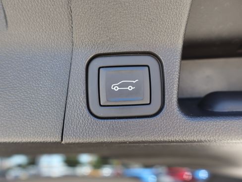 Used 2023 GMC Acadia SLE w/ Driver Convenience Package FWD image 25