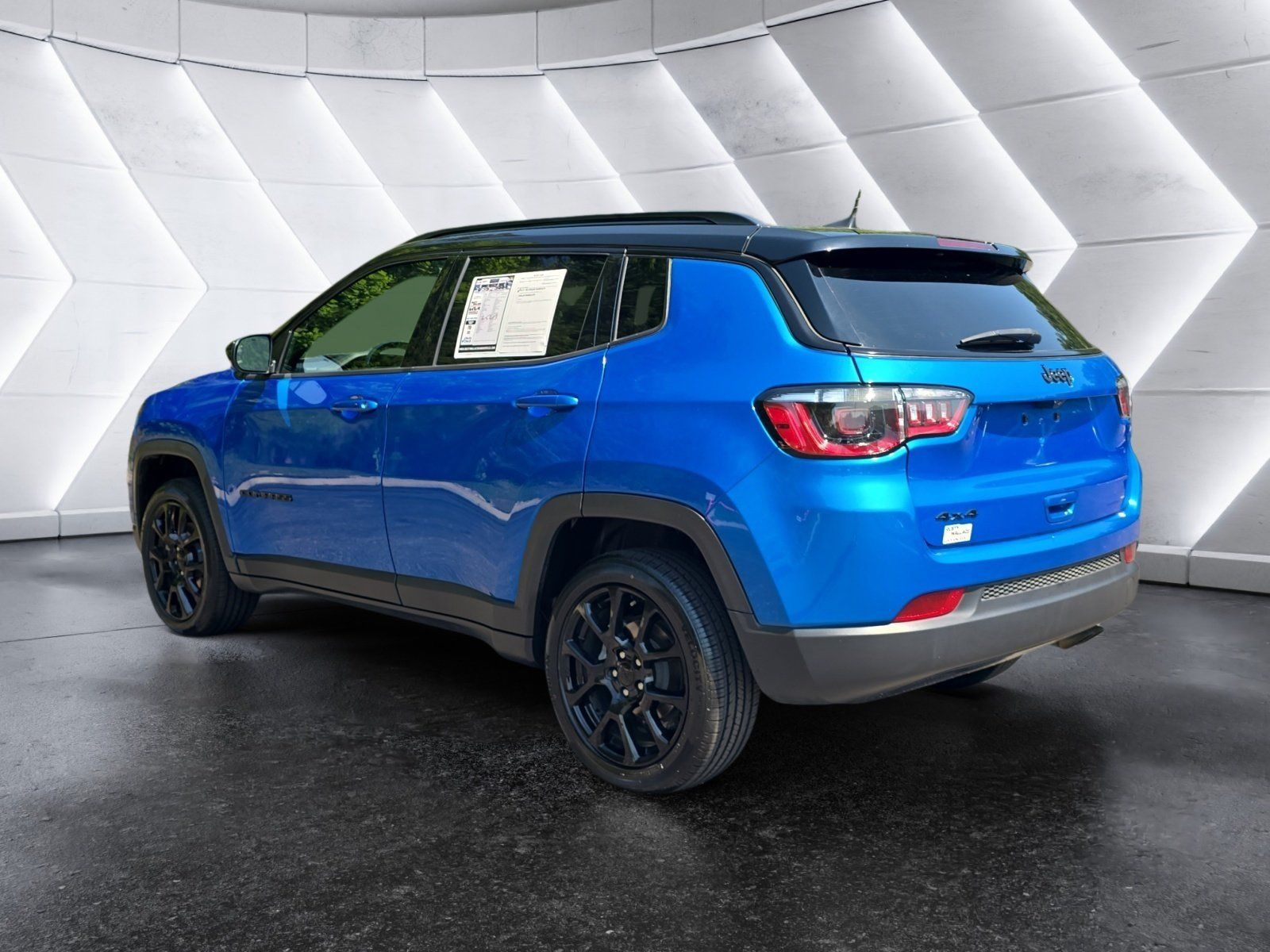Used 2022 Jeep Compass Latitude w/ Convenience Group AWD/4WD image 3
