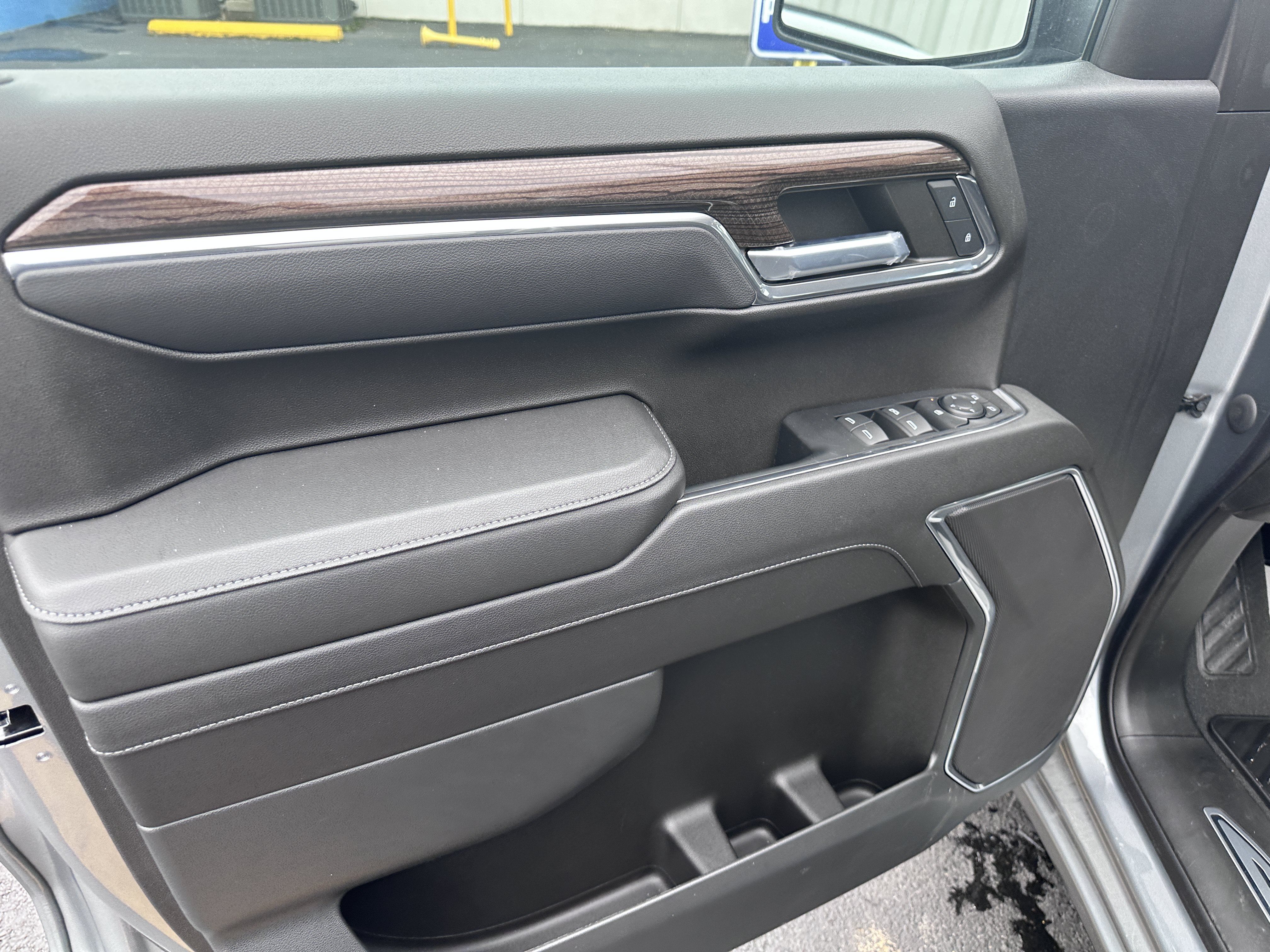 Used 2023 Chevrolet Silverado 1500 LT RWD image 12