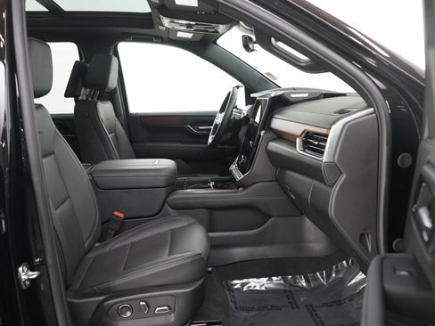 Used 2025 GMC Yukon Denali w/ Denali Reserve Package AWD/4WD image 11