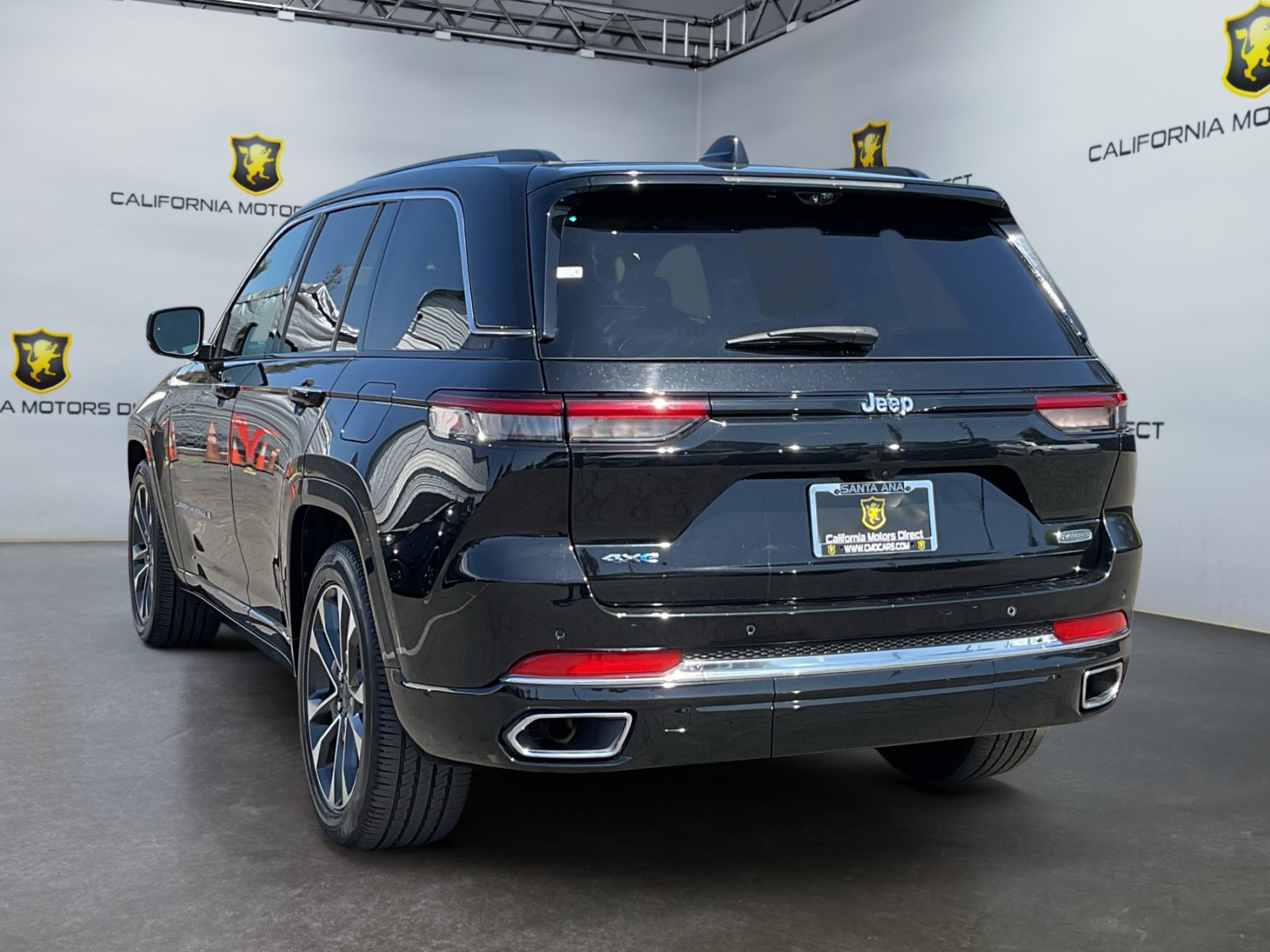 Used 2023 Jeep Grand Cherokee Overland w/ Luxury Tech Group IV AWD/4WD image 7