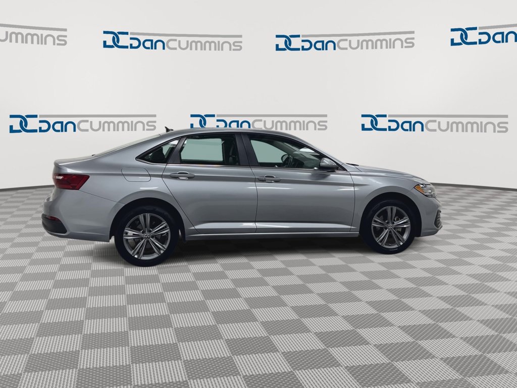 Used 2024 Volkswagen Jetta SE FWD image 9