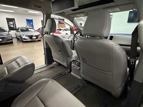 Used 2018 Toyota Sienna XLE Premium AWD/4WD image 23